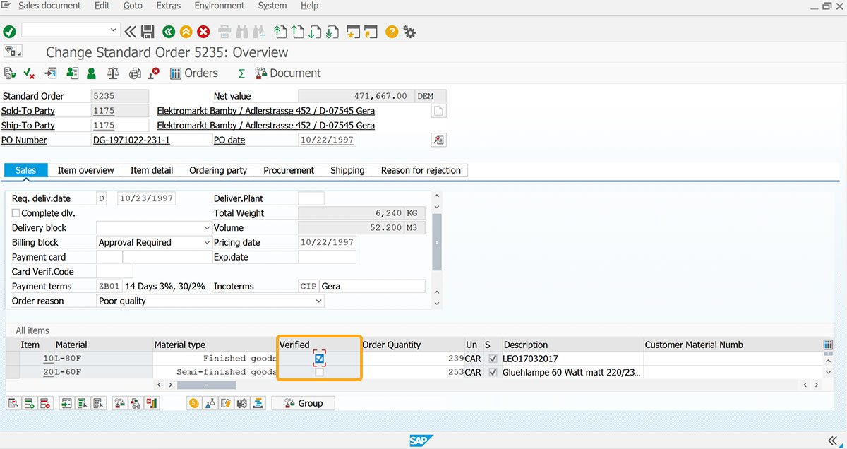 Places a checkbox in the specified cell of the column